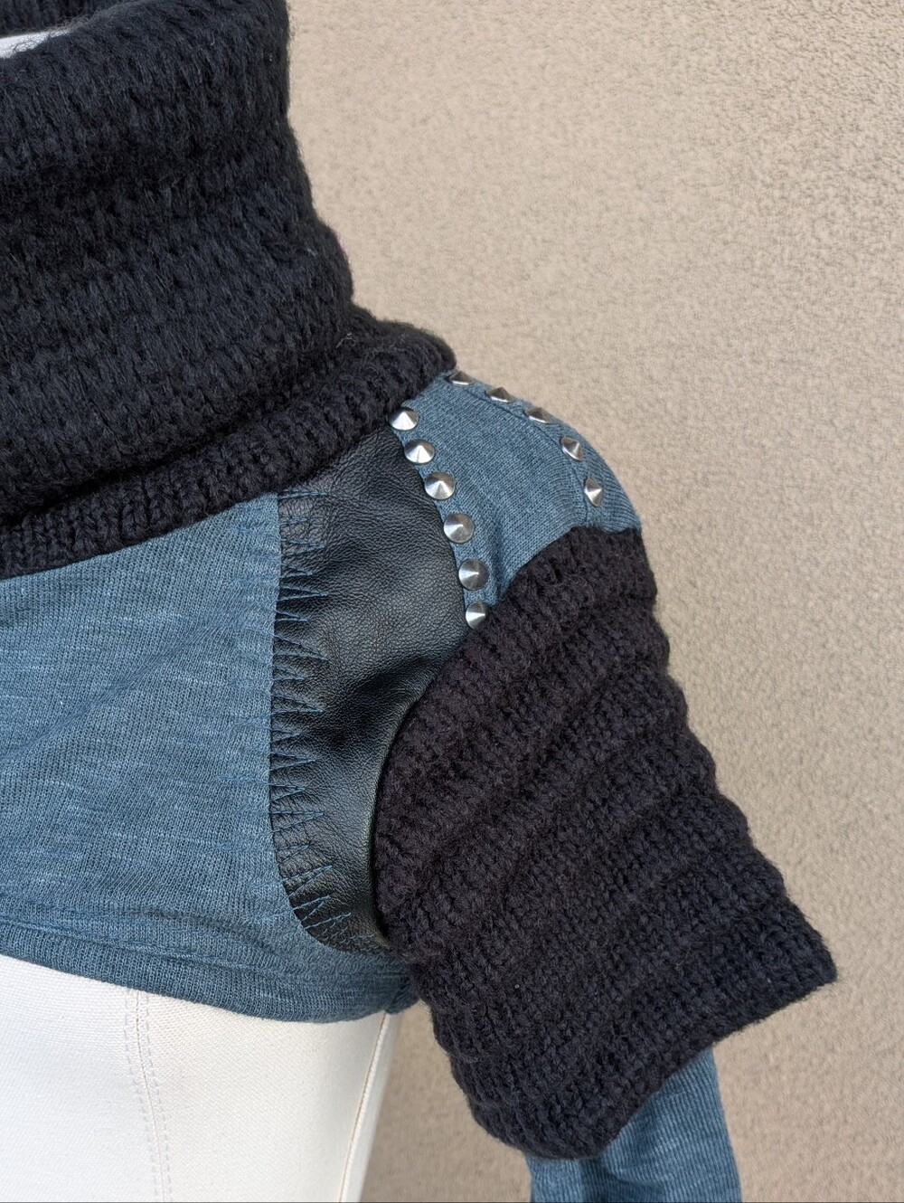 Psylo Armadillo Crop Sweater Teal Blue Black Studded Punk Goth S/M NWT - Picture 2 of 9